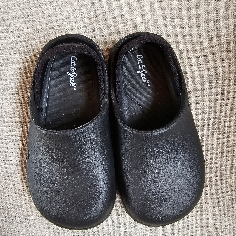 Cat $ Jack crocs